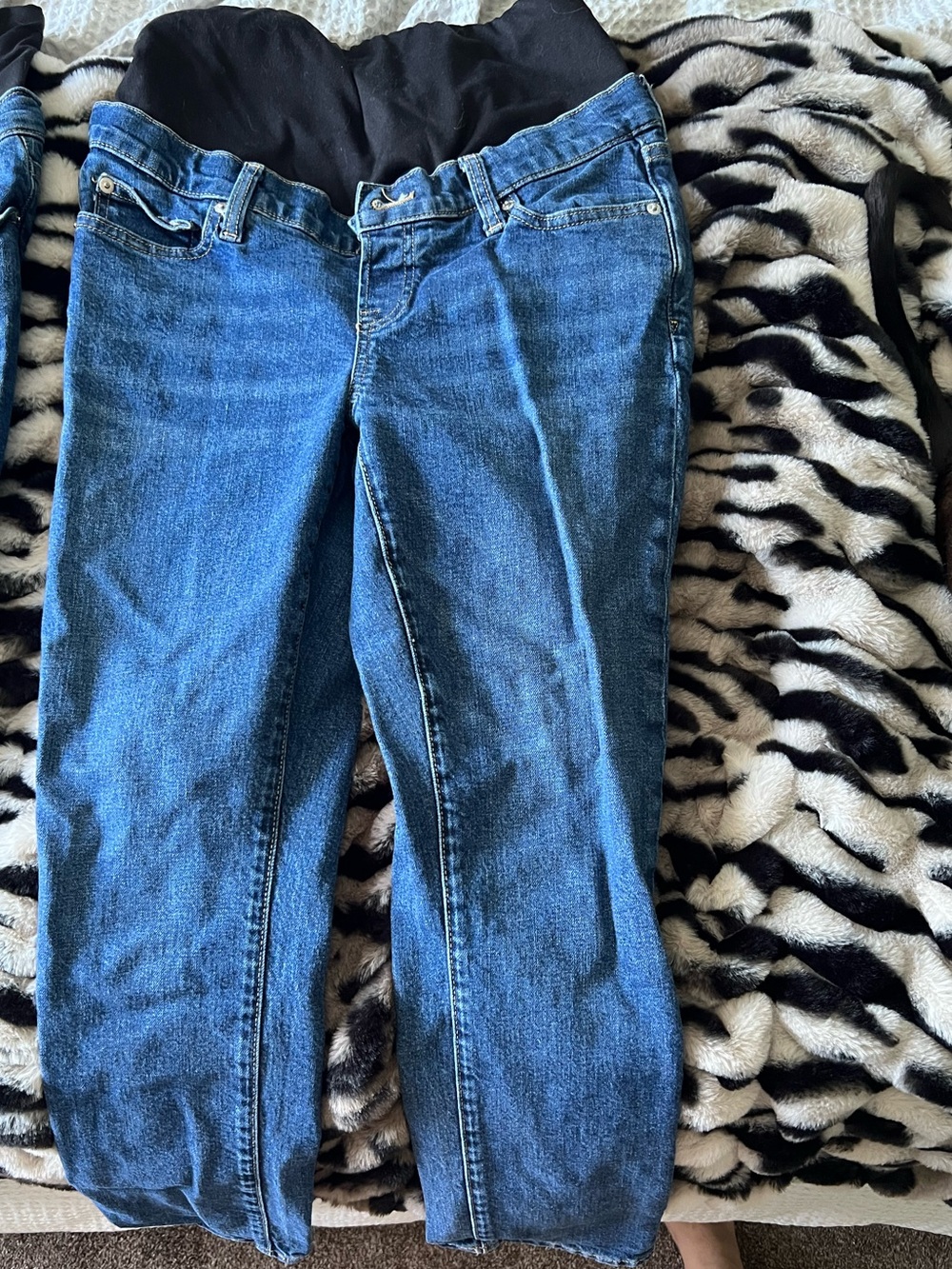 GAP Blue Straight-Leg Maternity Jeans with Stretch Panel